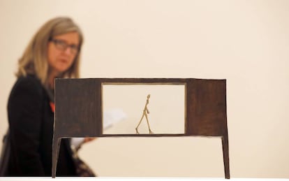 La escultura Figurita entre dos casas, de Giacometti, en el Guggenheim de Bilbao.