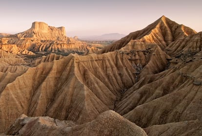 Las Bardenas reales, en Navarra, forman parte del Mar Dothraki de la serie en su versión más agreste y extrema.