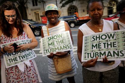 Manifestantes que pedían el rostro de Harriet Tubman en el billete de 20 dólares
