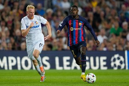 Ousmane Dembélé, durante el partido de la Champions League contra el Viktoria Plzen, este miércoles en el Camp Nou.