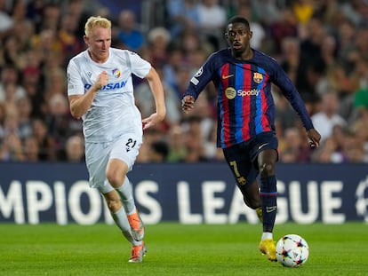 Ousmane Dembélé, durante el partido de la Champions League contra el Viktoria Plzen, este miércoles en el Camp Nou.