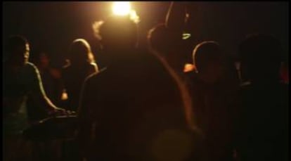 Jóvenes iraníes en una rave en Teherán.