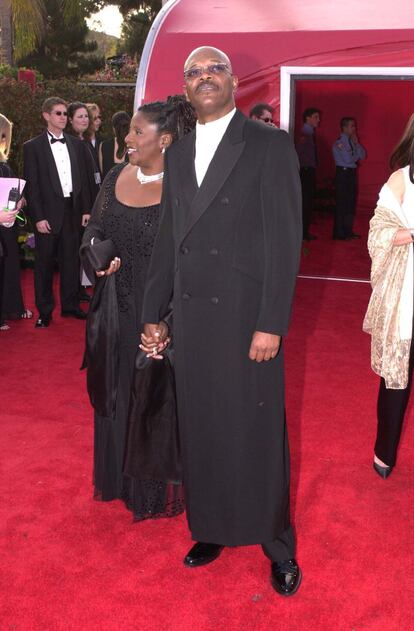 Samuel L. Jackson y su esposa en la gala de los premios Oscar en 2001.