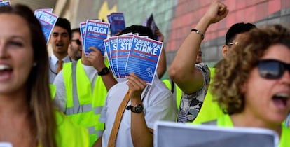 Empleados de Ryanair durante la protesta del pasao 1 de julio en Barcelona-El Prat.