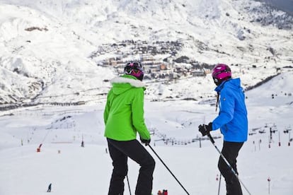Esquiadores en una pista de Formigal.