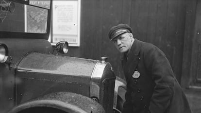 Jack Meekins era un famoso boxeador del Londres de los a&ntilde;os 20 que se recicl&oacute; en taxista en la d&eacute;cada siguiente (la foto es del 20 de marzo de 1934). Probablemente poca gente entendiera lo que sent&iacute;a en su trabajo