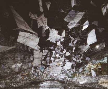 'Cartas de agradecimiento' de Chiharu Shiota.