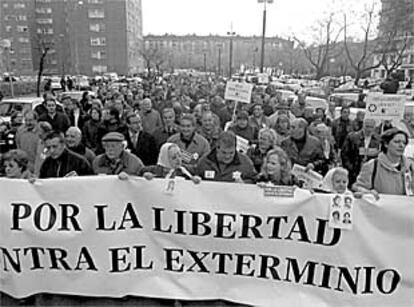 Pancarta de la manifestación de la Plataforma Libertad que recorrió ayer las calles de Vitoria.