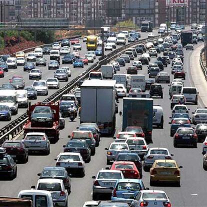 Retención de vehículos en la autovía con dirección a Torremolinos.