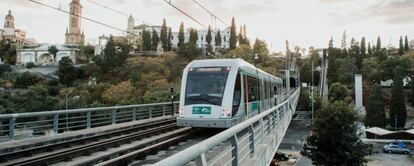 Uno de los pasos elevados del Metro de Sevilla.