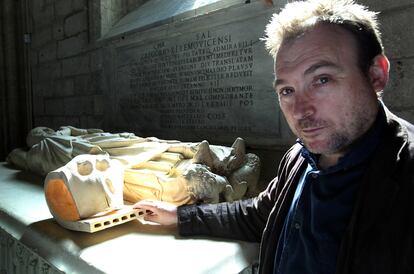 La contraposición entre el arte terrenal de Miquel Barceló y el arte medieval lapidario de la Grande Chapelle crean un gran contraste en el ambiente místico del palacio.