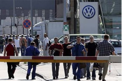 Trabajadores de Volkswagen, en la fábrica de la compañía en Wolfsburgo.