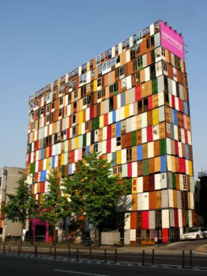 Edificio 1000 Doors, en Seúl. Una instalación de Choi Jeong-Hwa.