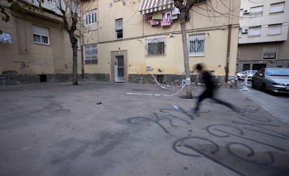 Plaza en el Grupo San Agatángelo, en el barrio de Carrús de Elche (Alicante).