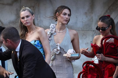 La modelo italiana Vittoria Ceretti, el 26 de junio de 2025, antes de la boda del fundador de Amazon y la periodista en Venecia (Italia).