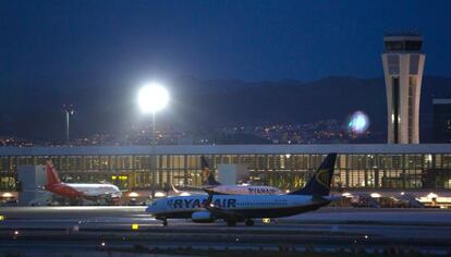 Dos aviones de Ryanair y otro de Air Berlin en el aeropuerto de M&aacute;laga