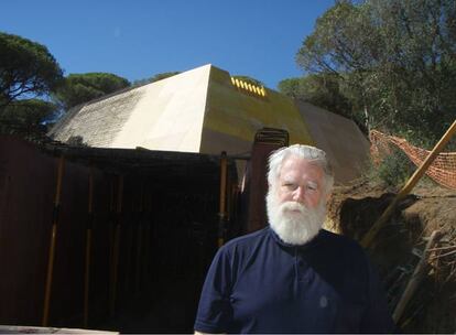 James Turrell, ante las obras de <i>Second Wind 2005</i>, en la Fundación Montenmedio de Vejer de la Frontera