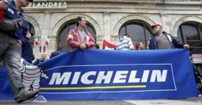 Manifestación de trabajadores de Sodemeca, subsidiaria del fabricante galo de neumáticos Michelin. EFE/Archivo