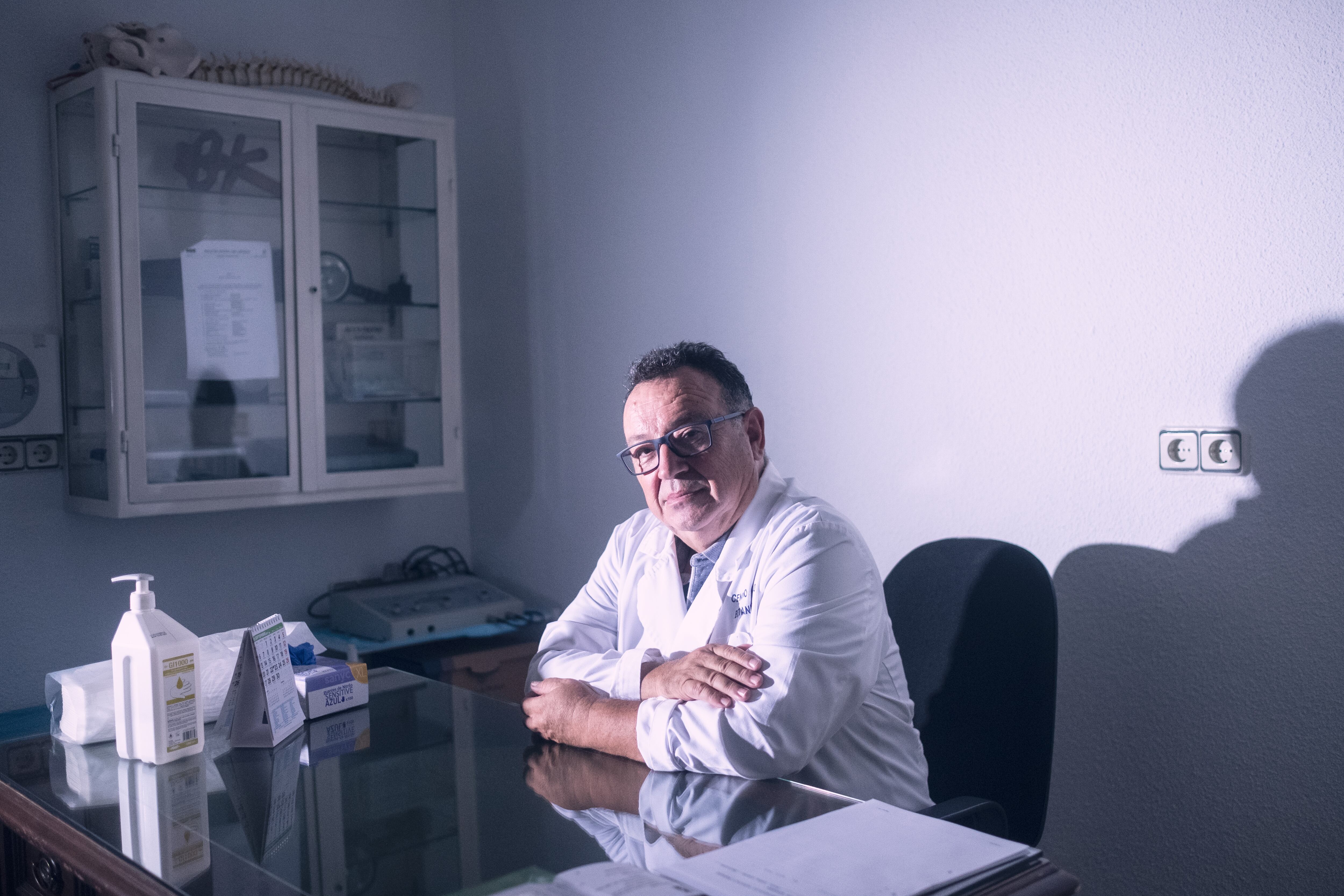 Antonio Becerra, antiguo jefe de la UIG (Unidad de Identidad de Género) fotografiado en su despacho de una de sus clínicas, en el barrio del Pilar de Madrid, el Centro Betanzos 60.