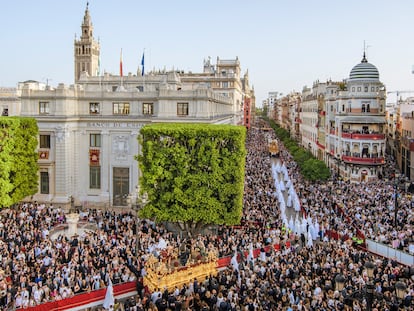 Procesión del Santo Entierro Grande, en Sevilla, en 2023.