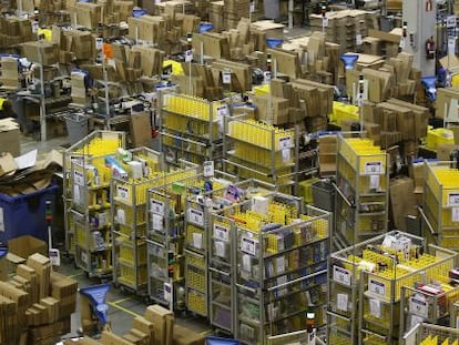 Actividad en el centro logístico de Amazon en Madrid durante el Black Friday, el pasado diciembre.