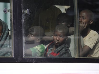 Un grupo de niños secuestrados en una escuela del Estado de Katsina, en Nigeria, liberados por Boko Haram el 18 de diciembre de 2020.