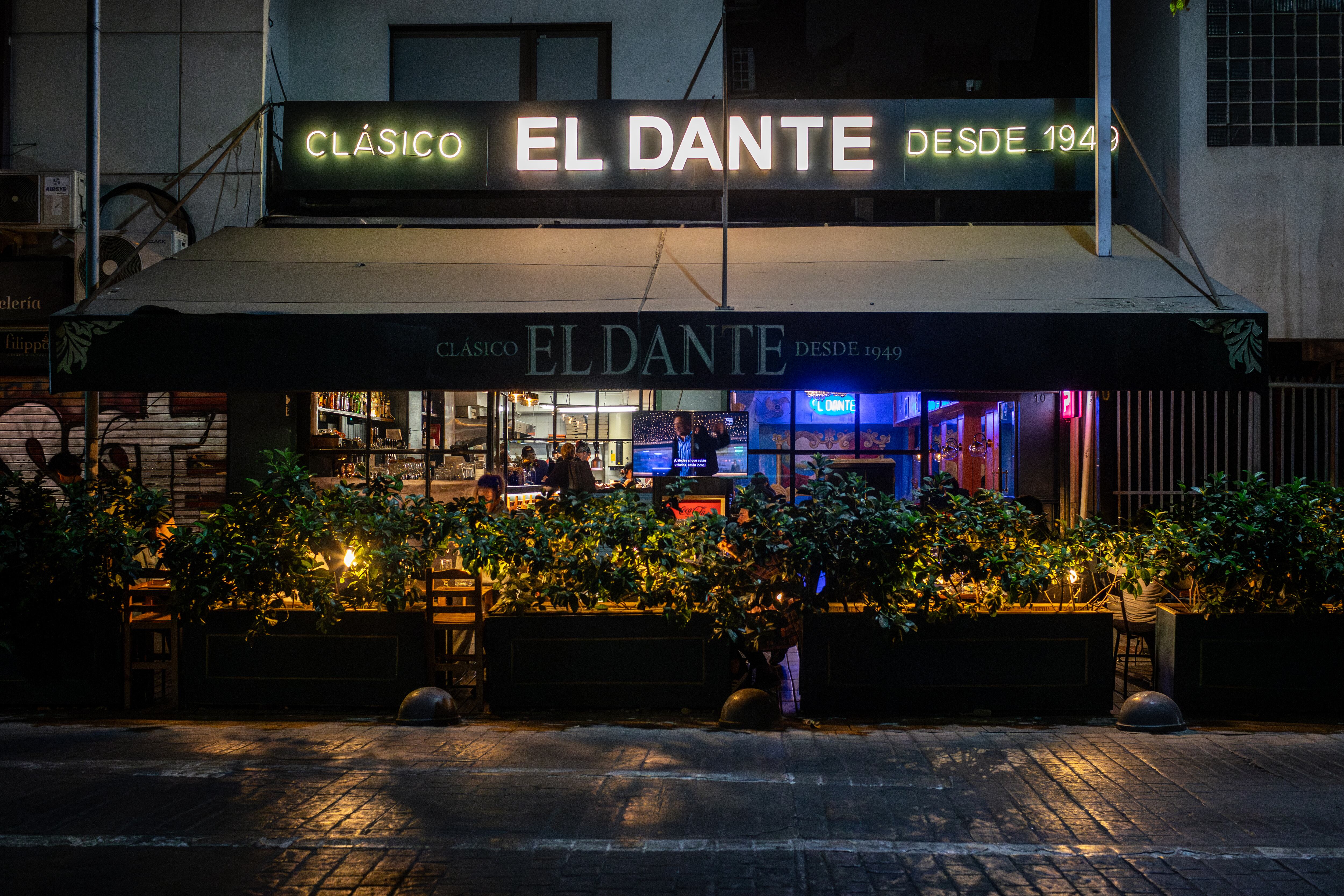 El Dante es un mítico restaurante del municipio de Ñuñoa, en la zona oriente de Santiago de Chile, una de las zonas predilectas del 'Baby red set' para residir.