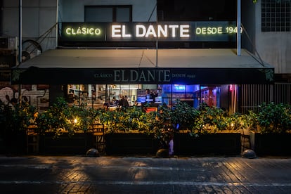 El Dante es un mítico restaurante del municipio de Ñuñoa, en la zona oriente de Santiago de Chile, una de las zonas predilectas del 'Baby red set' para residir.