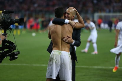 Benítez não teve empatia com nenhum jogador do Real Madrid nos seis meses que durou sua aventura em Chamartín. Zidane, por sua magia quando era jogador, seu passado nos gramados, sua proximidade e confiança, sempre foi visto com outros olhos.