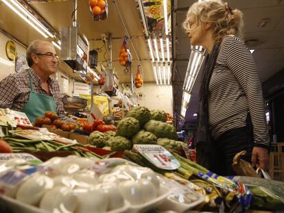 Puesto de fruta en un mercado de Madrid.