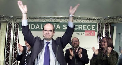 Manuel Chaves, tras ganar las elecciones en Andalucía en 2004.