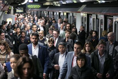 Los servicios mínimos entre las 6.30 y las 9.30 se han ampliado este miércoles al 65%.