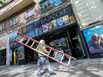 Entrada a los cines Embajadores de Madrid, el viernes.