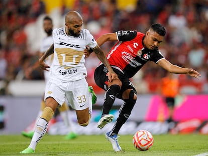 Dani Alves, con la camiseta de Pumas, el pasado septiembre.