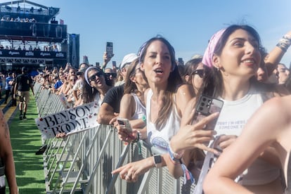 Imagen de las primeras filas en el concierto de Benson Boone.