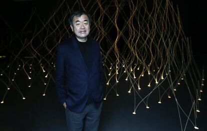 Kengo Kuma, en el interior de su intervenci&oacute;n en la Royal Academy. 