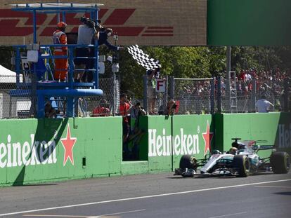 Lewis Hamilton celebra la victoria en el GP de Italia.