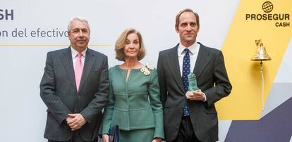 Antonio Zoido, presidente de BME, Helena Revoredo, presidenta de Prosegur, y Christian Gut Revoredo, presidente de Cash. 