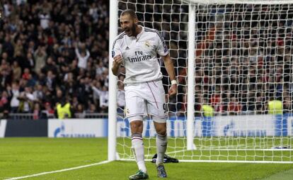 Benzema celebra su gol ante el Liverpool.