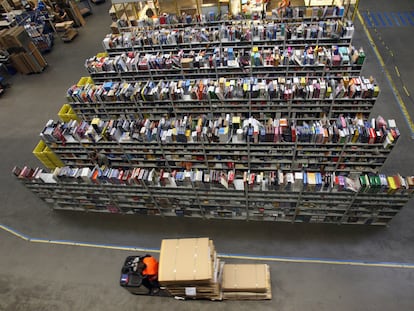 Imagen aérea de uno de los centros de distribución logística de libros de Amazon en Alemania.