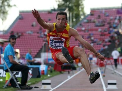 Un salto de Eusebio Cáceres.