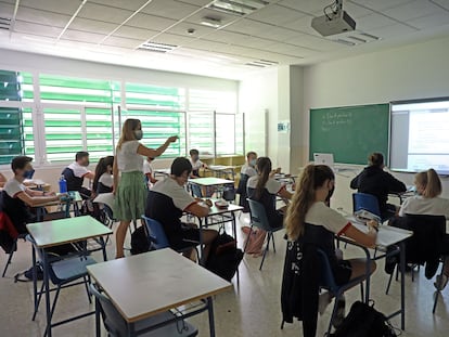 Alumnos de la ESO en un colegio concertado de Madrid (España), en 2020.