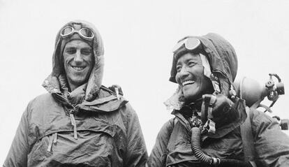 Hillary y Tenzing, tras su ascensi&oacute;n al Everest.