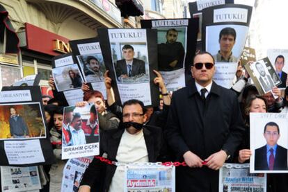 Manifestación, ayer en Estambul, en favor de la libertad de prensa.