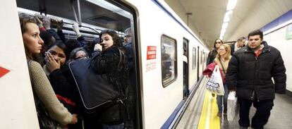 Aglomeraciones en el metro durante uno de los paros de estas navidades.