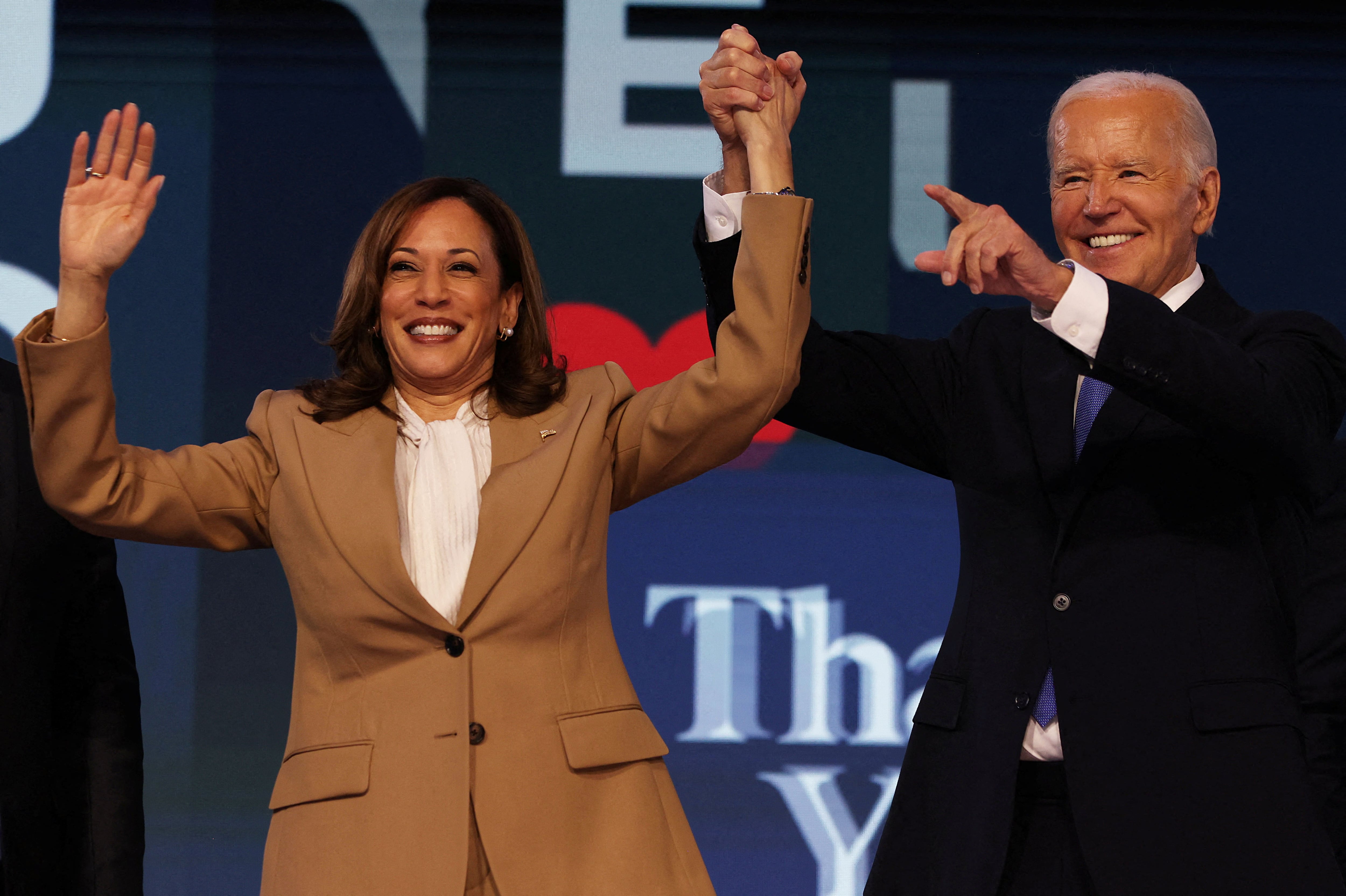 La popularidad de Harris y de Biden se dispara por el cambio de liderazgo de los demócratas 