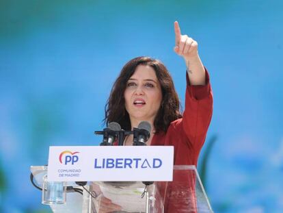 La presidenta de la Comunitat de Madrid i candidata del PP, Isabel Díaz Ayuso, en un acte a Majadahonda aquest dissabte.