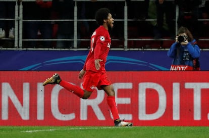 Luiz Adriano celebra el cuarto gol del Spartak de Moscú.