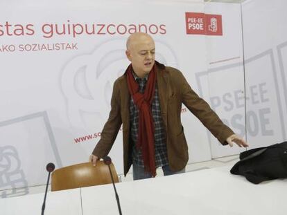 Odón Elorza, durante la rueda de prensa ofrecida en San Sebastián.
