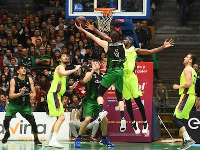 El Joventut, club en el qual ha invertit Scranton, en el derbi català contra el Barça.  